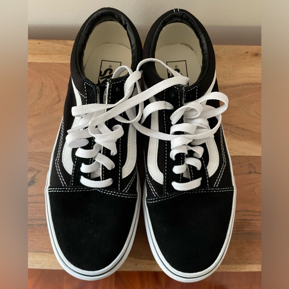 Vans men size 7.5  women 9.0  condition is very good ( wore only twice) - Picture 3 of 9